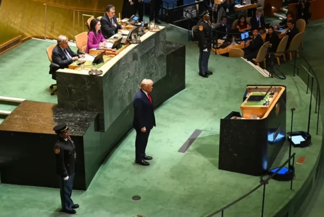 "Trump sostiene un giro político crítico al considerar la creación del Estado palestino como un 'obsequio' a Hamas, generando inquietud en el Medio Oriente"