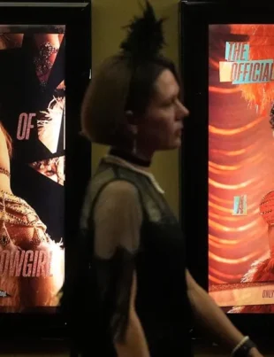 "Taylor Swift Triunfa en la Taquilla con 'Party Of A Showgirl', Primer Lanzamiento que Logra el Número 1 en su Semana de Estreno"
