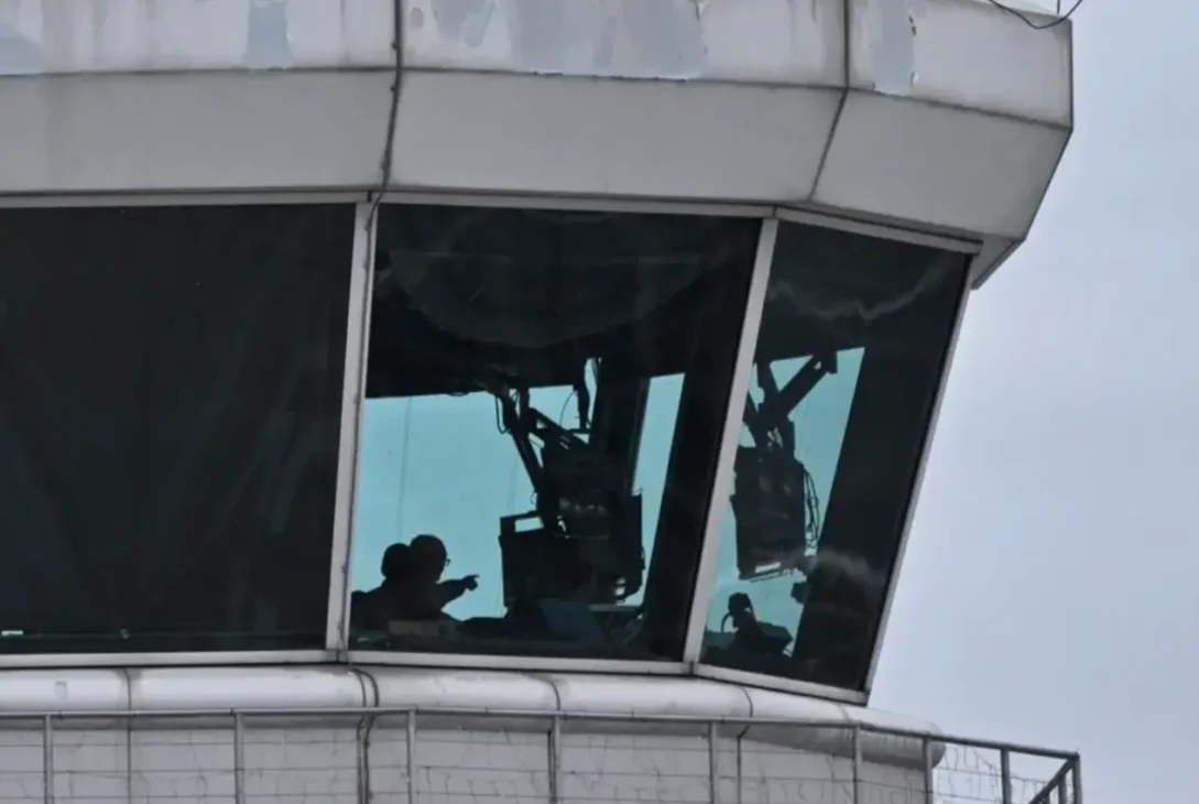 "Alerta en el Cielo: Sobrecarga Laboral Amenaza la Seguridad Aérea en Estados Unidos"