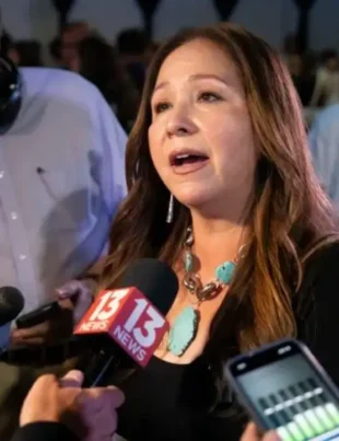 Adelita Grijalva, líder democrata, juega papel crucial en decisiva votación sobre el caso Jeffrey Epstein al tiempo que afronta reto de tomar posesión de su nuevo cargo.