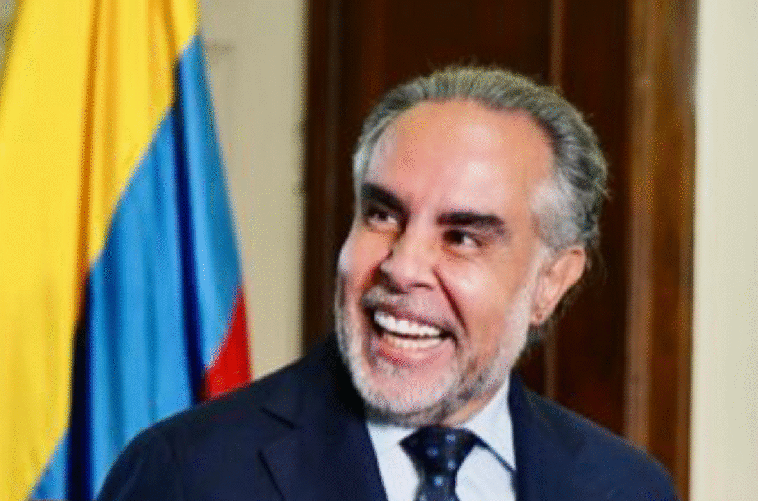 Colombia pide diálogo y respeto a extranjeros, rechaza llamado a la partida forzada