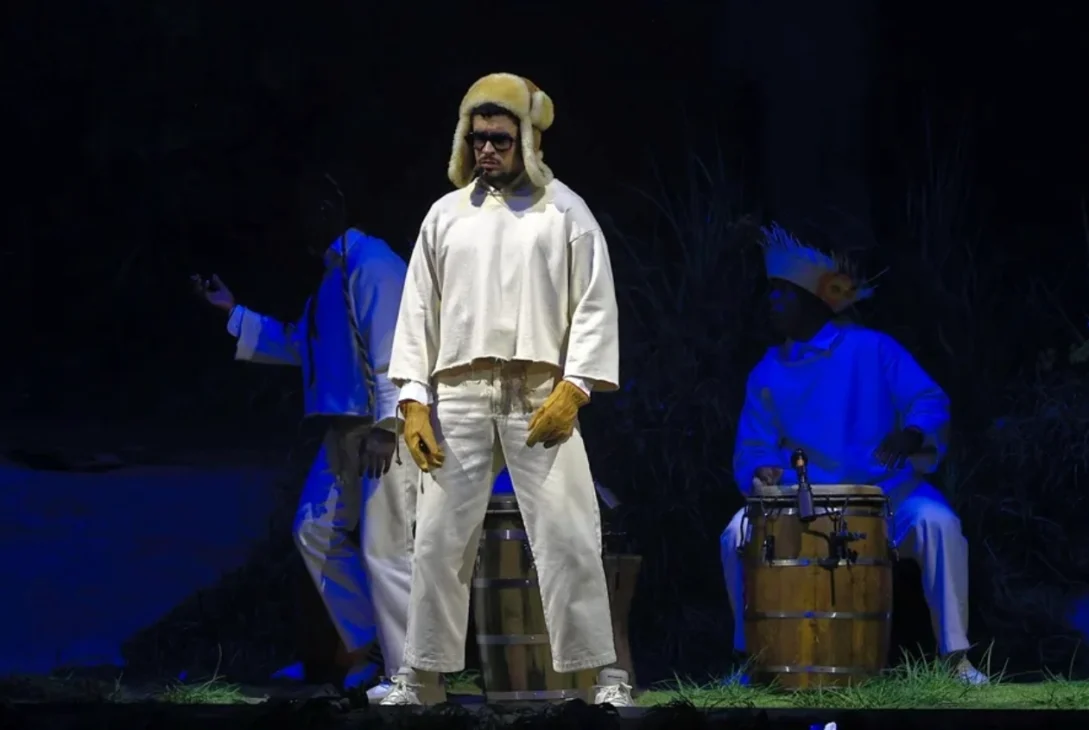 "El colapso de la política y la música: Trump niega a Bad Bunny su lugar en el escenario del Super Bowl, generando polémica en redes sociales"