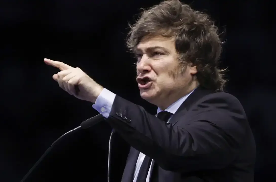 "La alianza improbable: Milei anticipa un golpe económico tras reunirse con Trump en la cumbre más esperada"